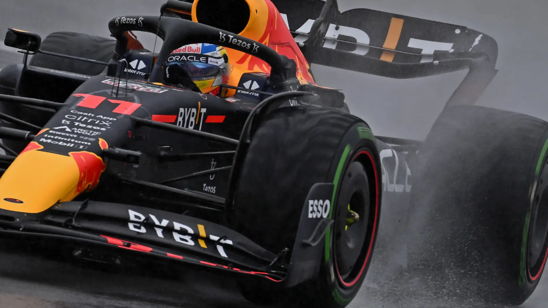 Checo Pérez termina segundo en el GP de Gran Bretaña, por detrás de Carlos Sainz